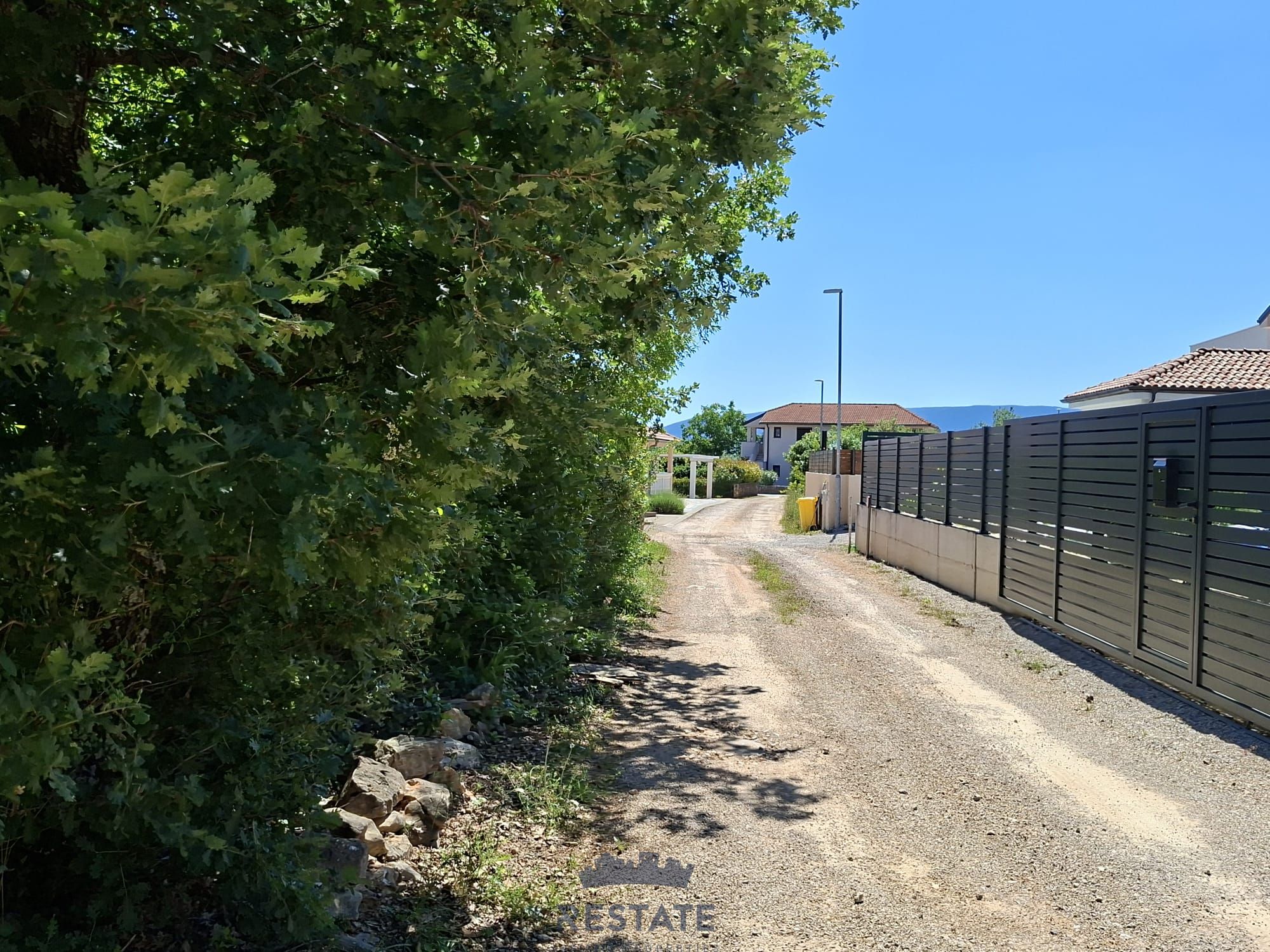 Otok KRK: Parcela L oblika, na ravnem terenu, blizu vsih priključkov, 800 m od morja