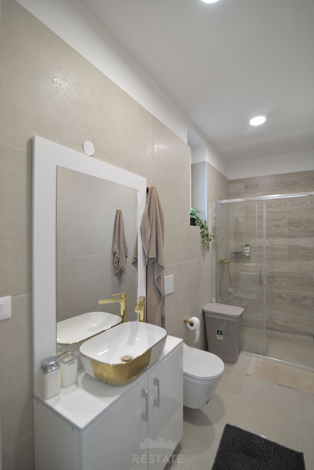 HOUSE WITH 2 UNITS & W/ POOL 2x (3-BED, 3-BATH) — Piantade 110 (& 110A)