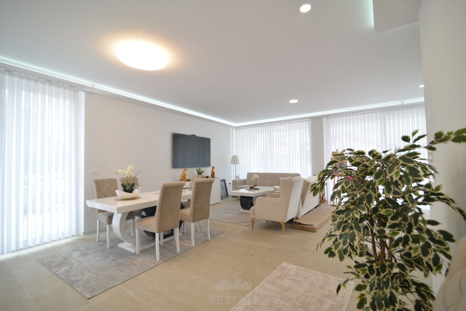 HOUSE WITH 2 UNITS & W/ POOL 2x (3-BED, 3-BATH) — Piantade 110 (& 110A)