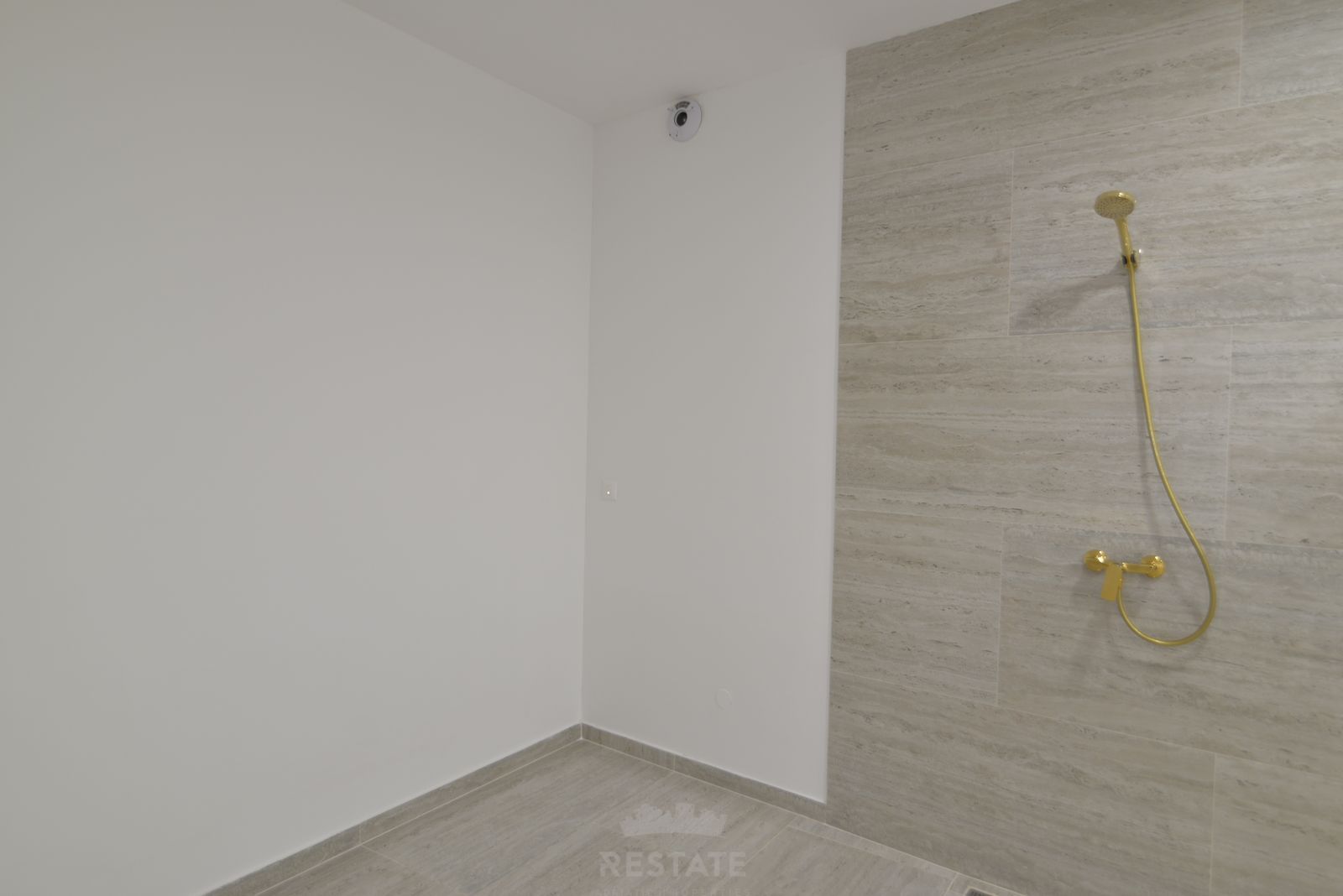 HOUSE WITH 2 UNITS & W/ POOL 2x (3-BED, 3-BATH) — Piantade 110 (& 110A)