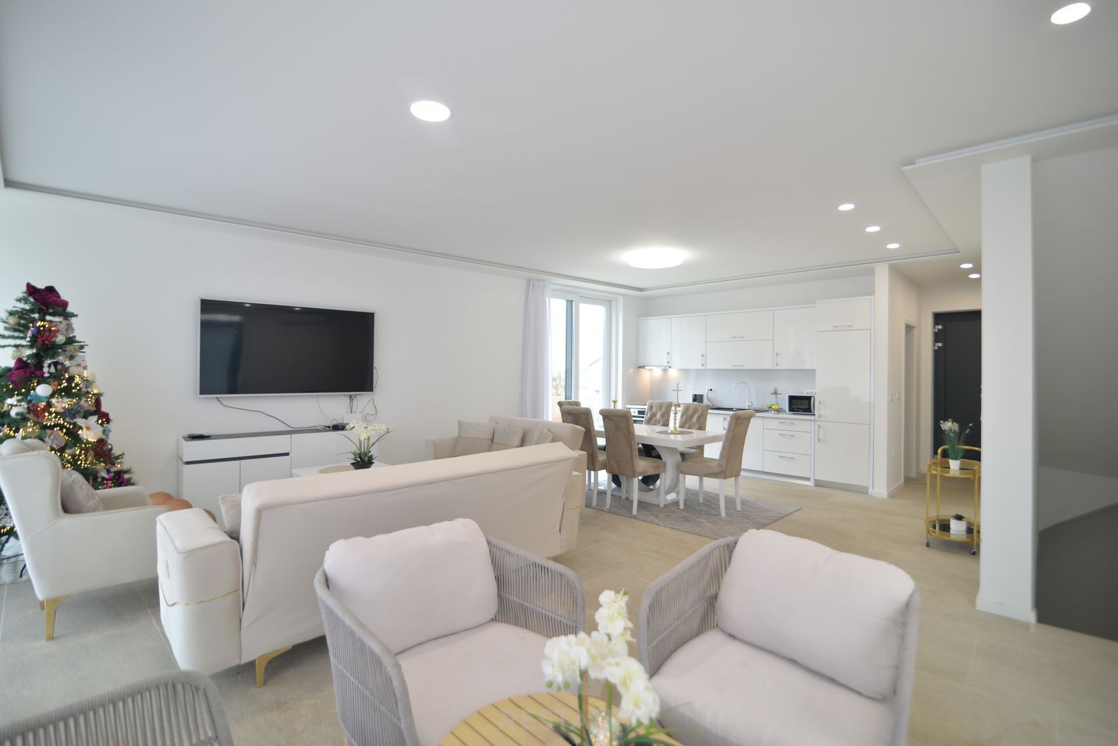 HOUSE WITH 2 UNITS & W/ POOL 2x (3-BED, 3-BATH) — Piantade 110 (& 110A)