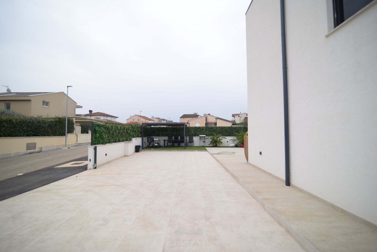 HOUSE WITH 2 UNITS & W/ POOL 2x (3-BED, 3-BATH) — Piantade 110 (& 110A)