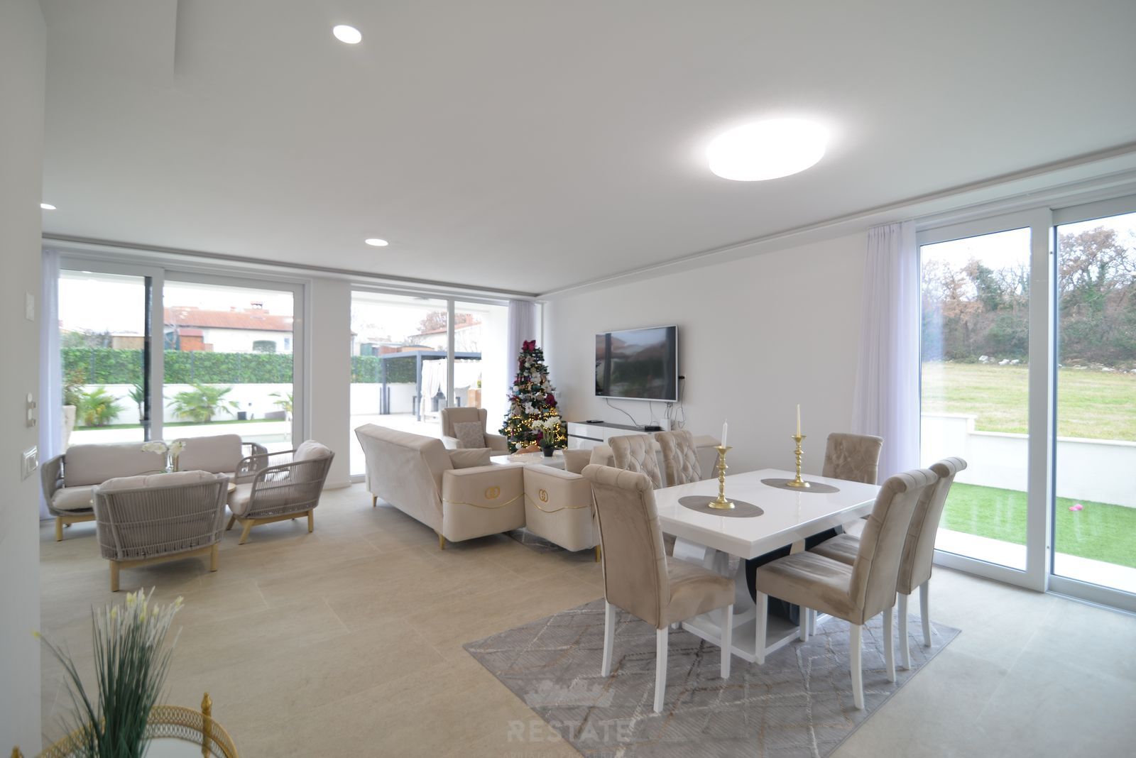 HOUSE WITH 2 UNITS & W/ POOL 2x (3-BED, 3-BATH) — Piantade 110 (& 110A)