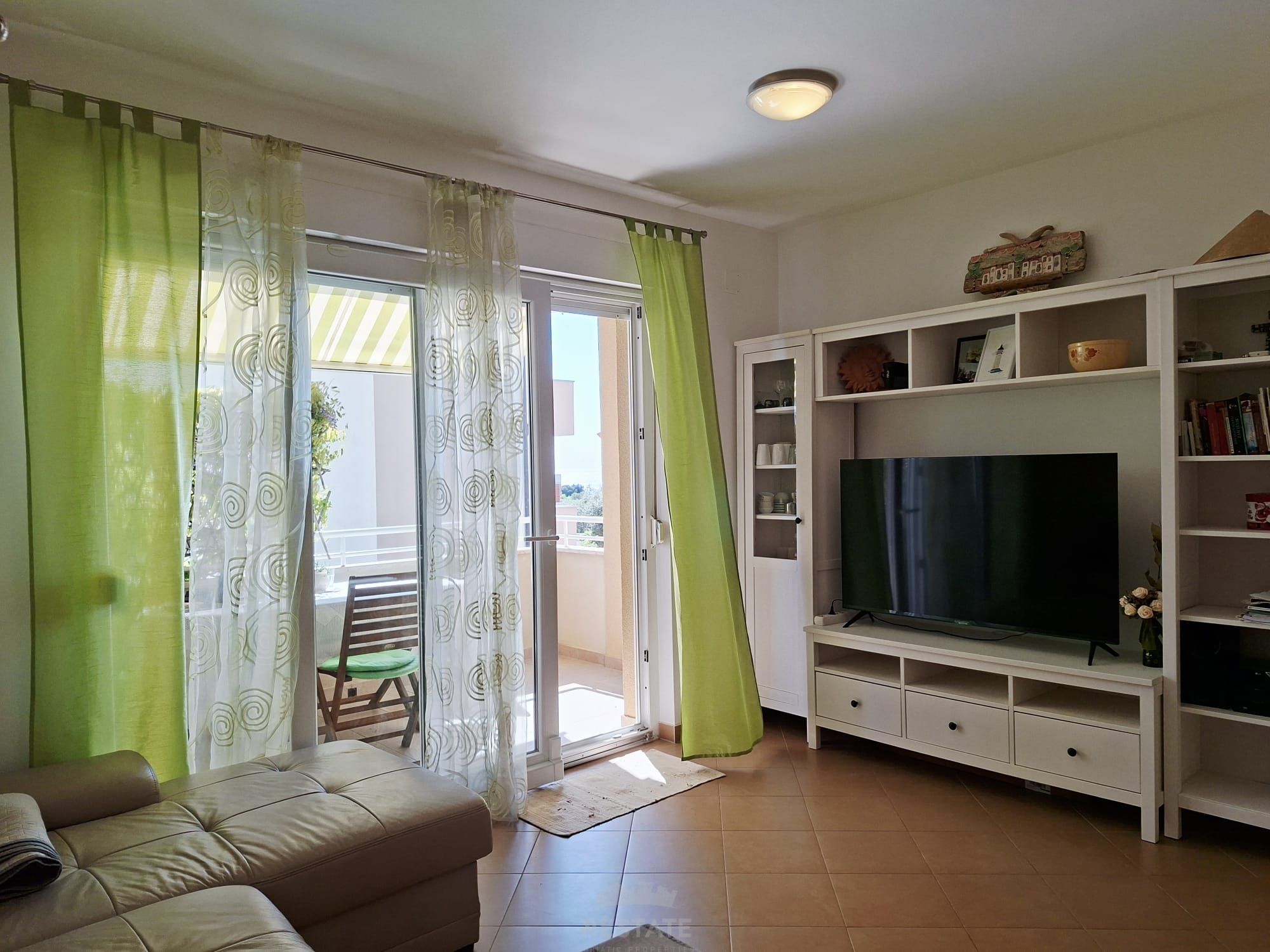 300 m od morja, opremljeno, 2S+DB, 1x PM, balkon, etažirano — Istarska ulica 21c