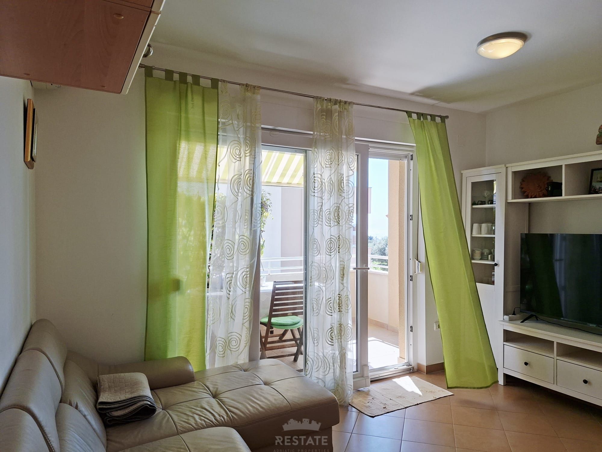 300 m od morja, opremljeno, 2S+DB, 1x PM, balkon, etažirano — Istarska ulica 21c