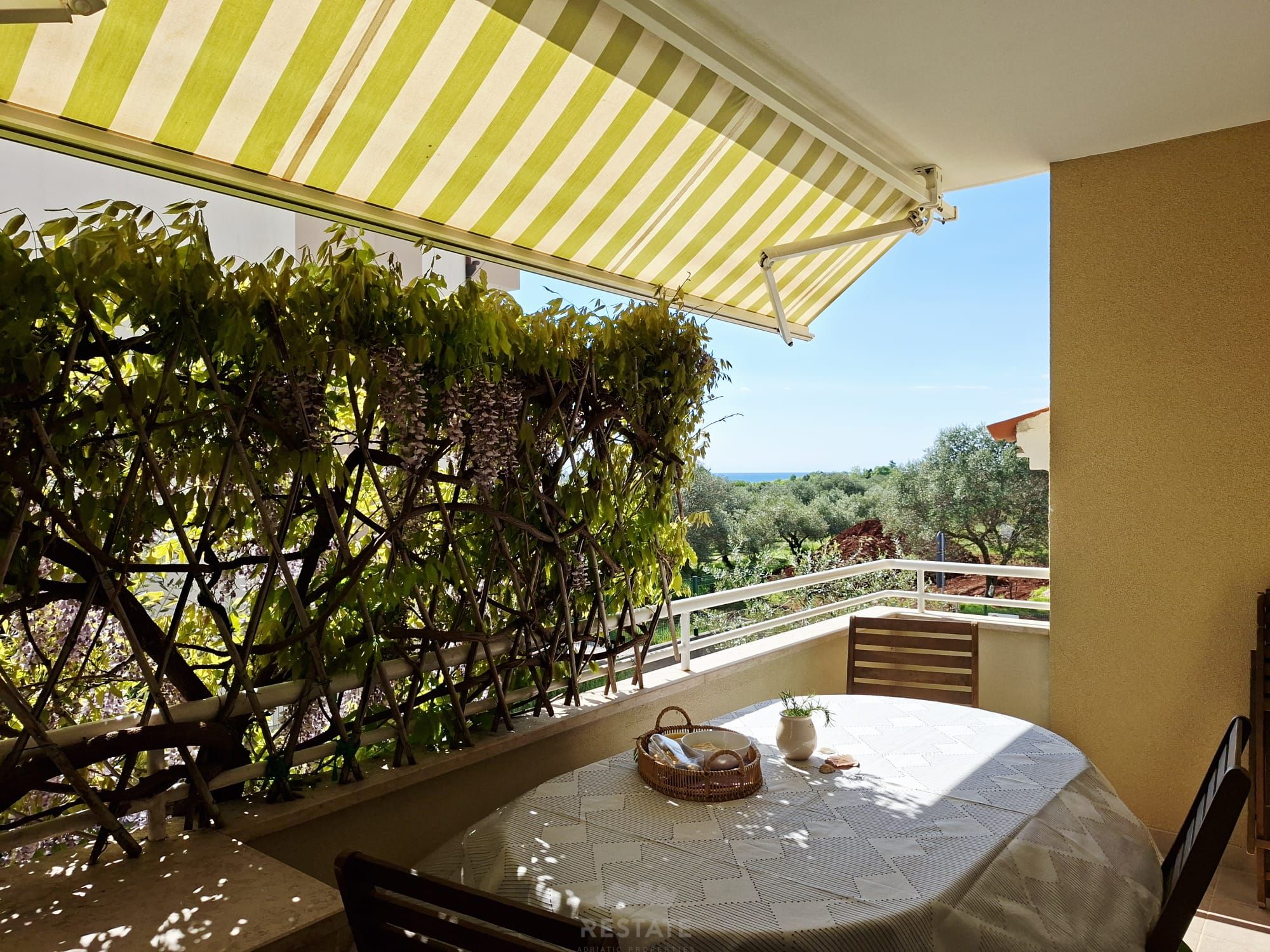 300 m od morja, opremljeno, 2S+DB, 1x PM, balkon, etažirano — Istarska ulica 21c