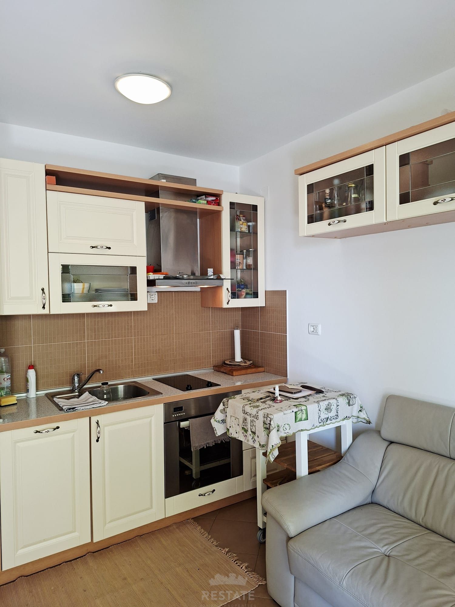 300 m od morja, opremljeno, 2S+DB, 1x PM, balkon, etažirano — Istarska ulica 21c
