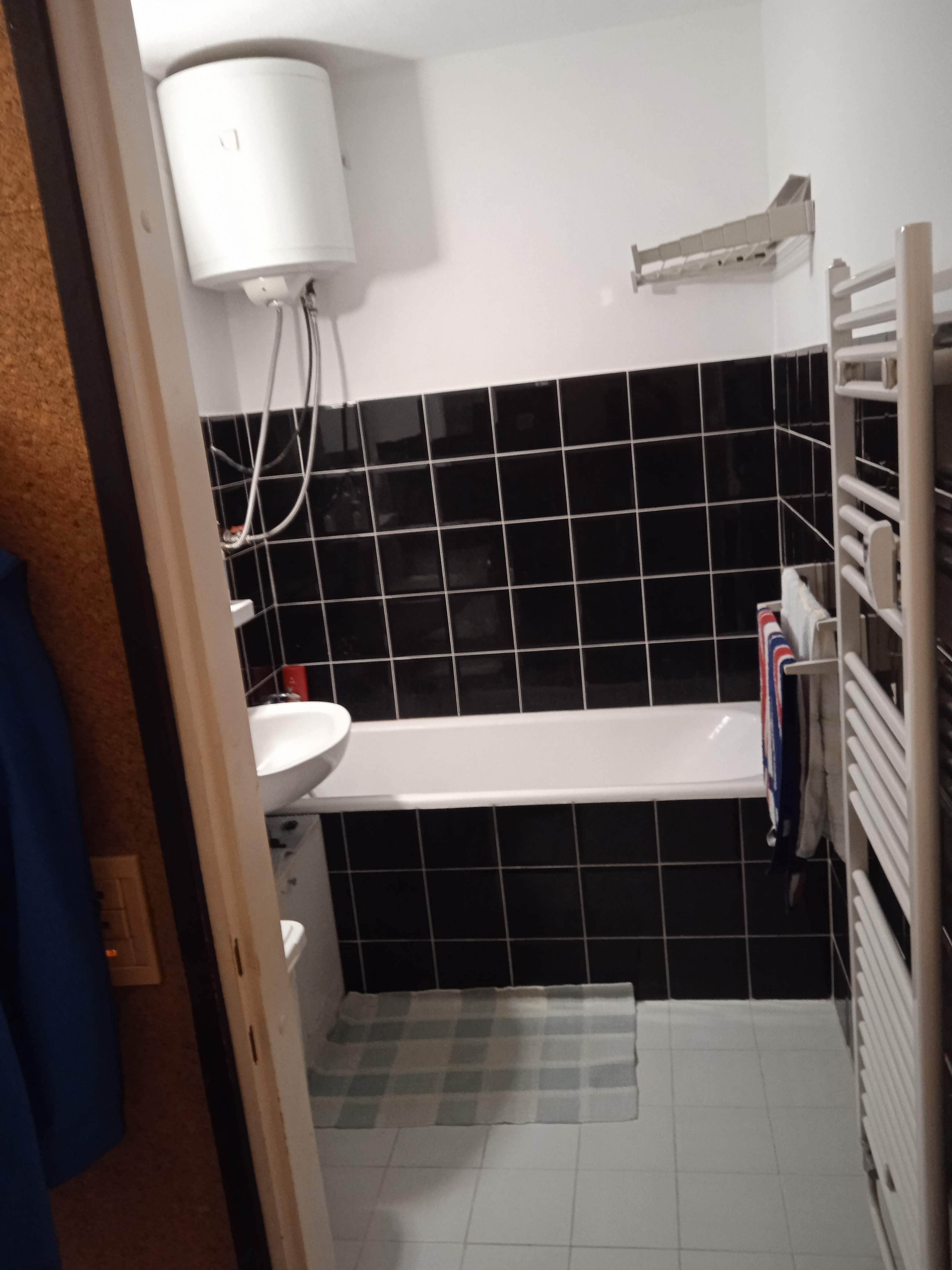 PRODAMO 3 SOBNO STANOVANJE,DOMŽALE CENTER — Ulica Matije Tomca 1