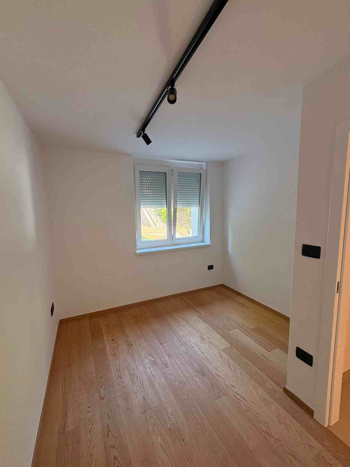 PRODAJA,STANOVANJE,3-5 SOBNO — privoz 3a